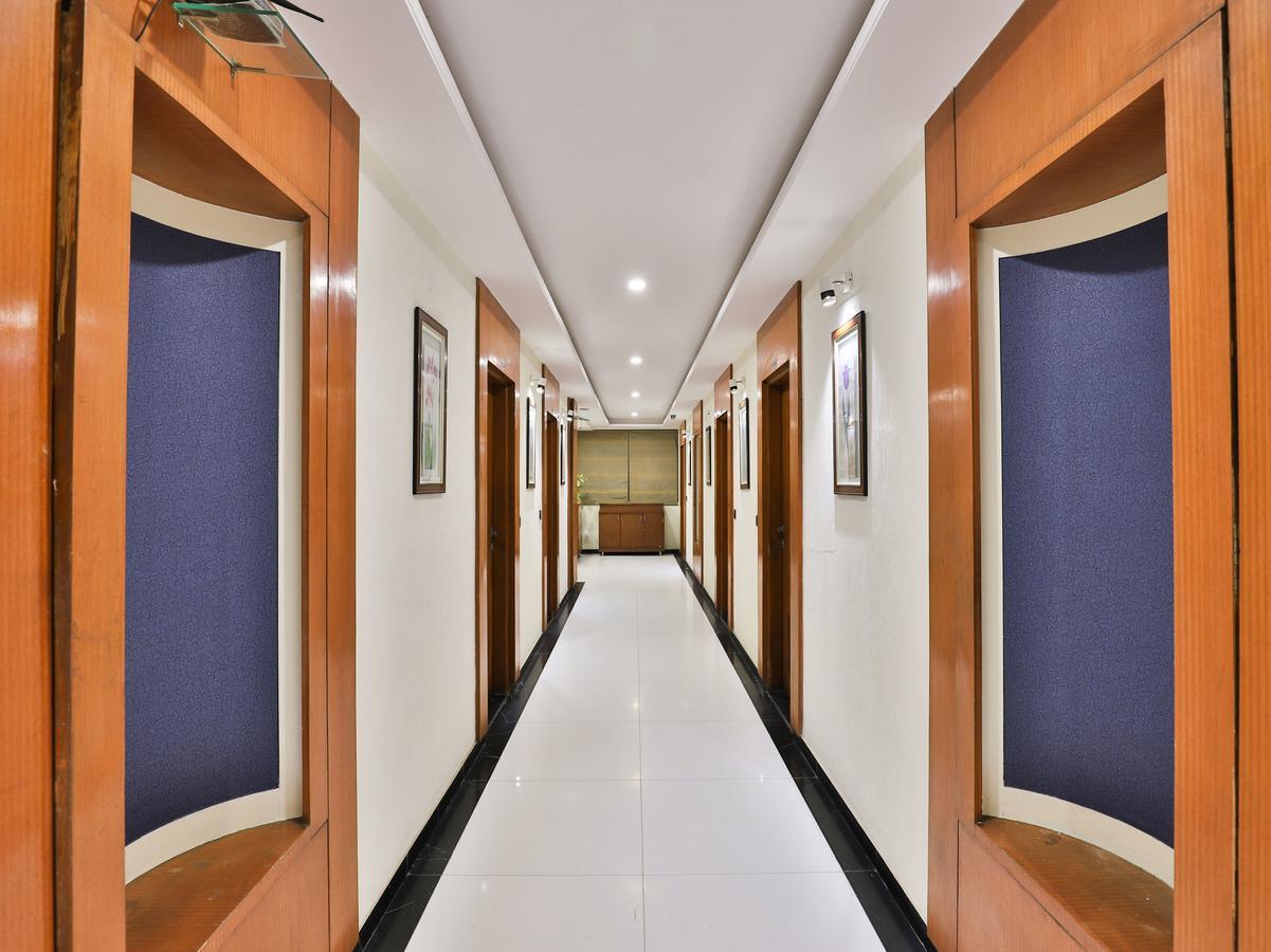 Hotel Capital O 15537 Dev Corporate Ahmedabad Exterior foto